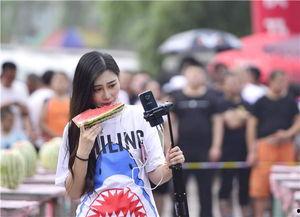 吃瓜大赛围裙图片,揭秘吃瓜大赛围裙背后的趣味与时尚